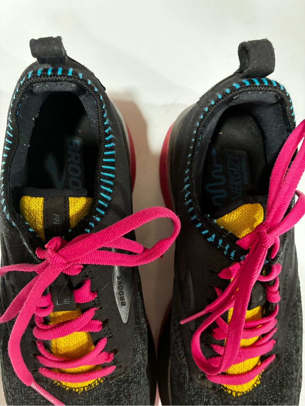 Brooks Ricochet LE Women's Running Shoes Black Pink Yellow Knit - Picture 7 of 9